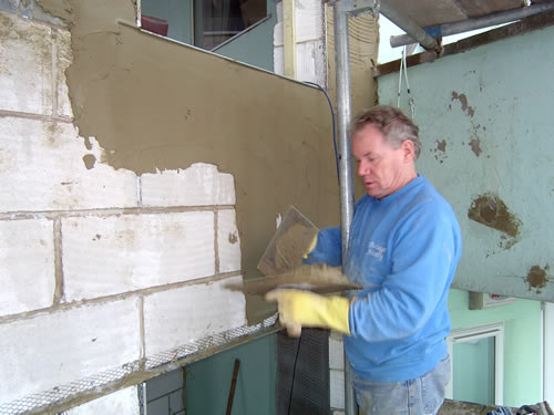 glyn appling cement to a wall